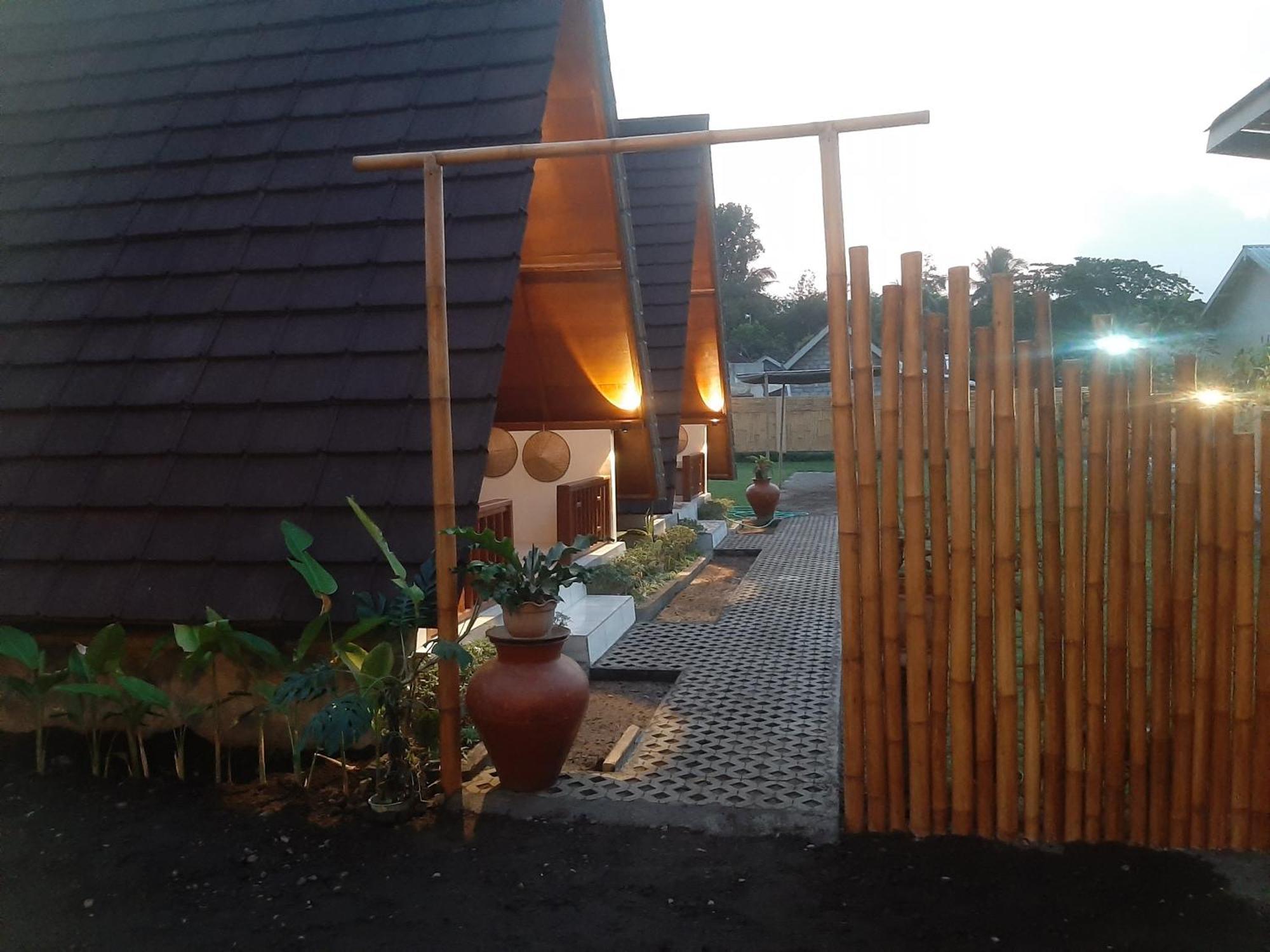 D' Carasti Bungalow Masbagik Esterno foto